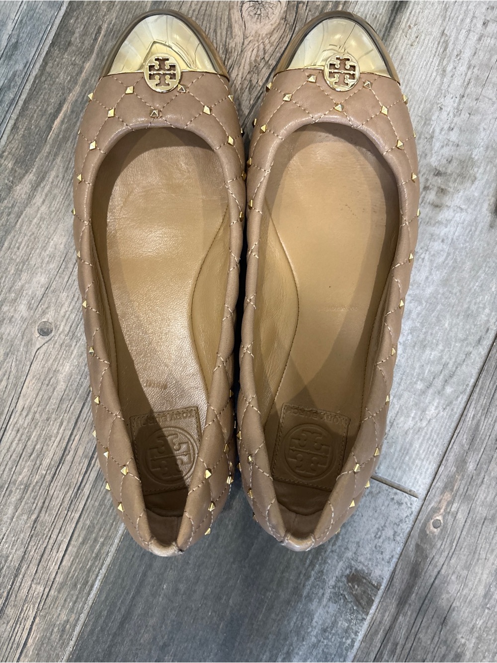 Tory Burch Kaitlin Taupe Gold Cap Toe Studded Medallion Slip On Ballet Flats 9 - Picture 4 of 12